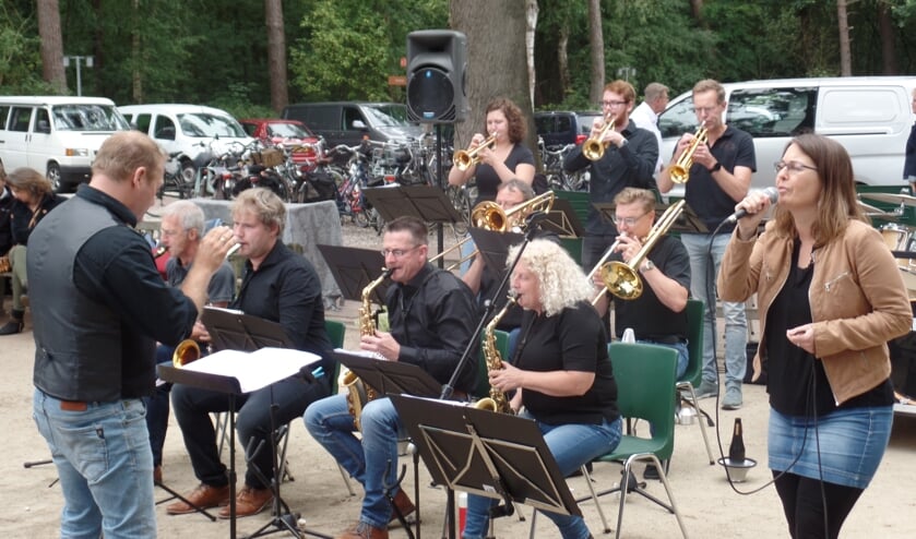 De Bigband Berkelland bestaat uit een kleine twintig enthousiaste muzikanten uit Berkelland die het leuk vinden om verschillende muziekstijlen te spelen. Foto: Jan Hendriksen.