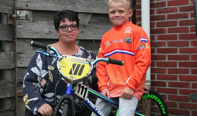 Stijn en zijn moeder Wilma Dreijers. Foto: Verona Westera