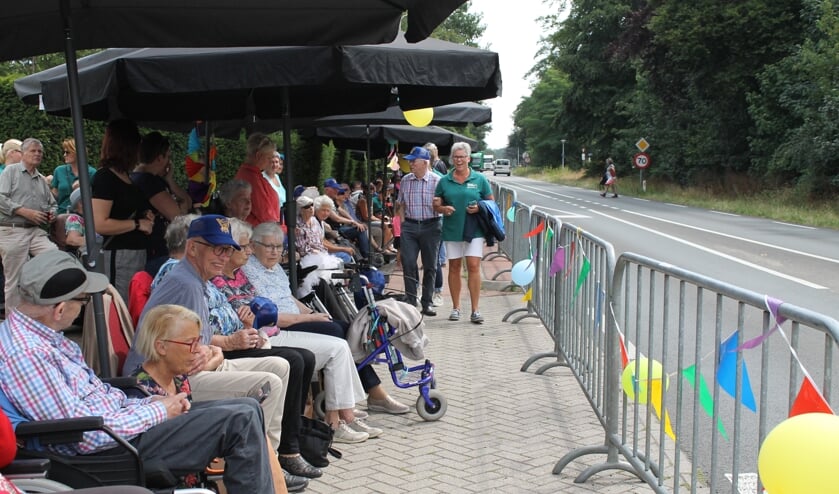 Ouderen, familie, maatjes: voor allemaal was er plek langs de route van de Zwarte Cross-gangers. Foto: Kristel te Bokkel
