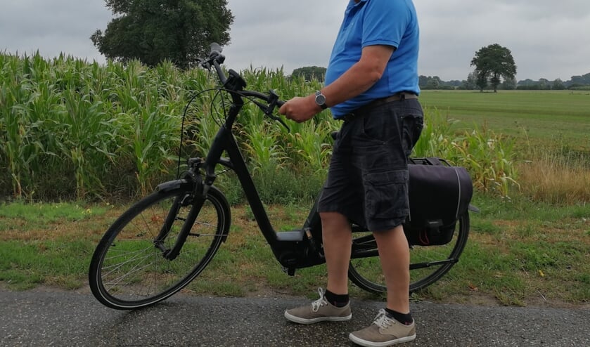 Rekkenaar Wim Giesbers met zijn geliefde rijwiel. Foto: Rob Weeber
