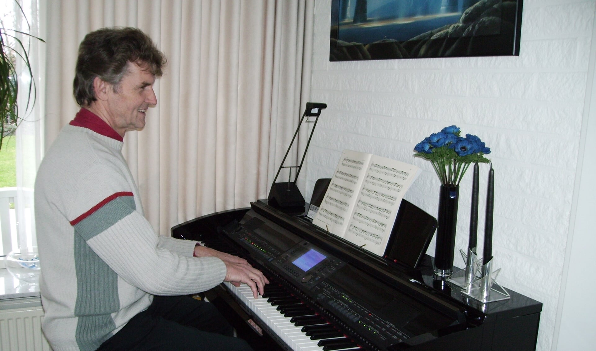 Pianist Bennie Heutinck brengt Nederlandstalige meezingers. Foto: eigen foto