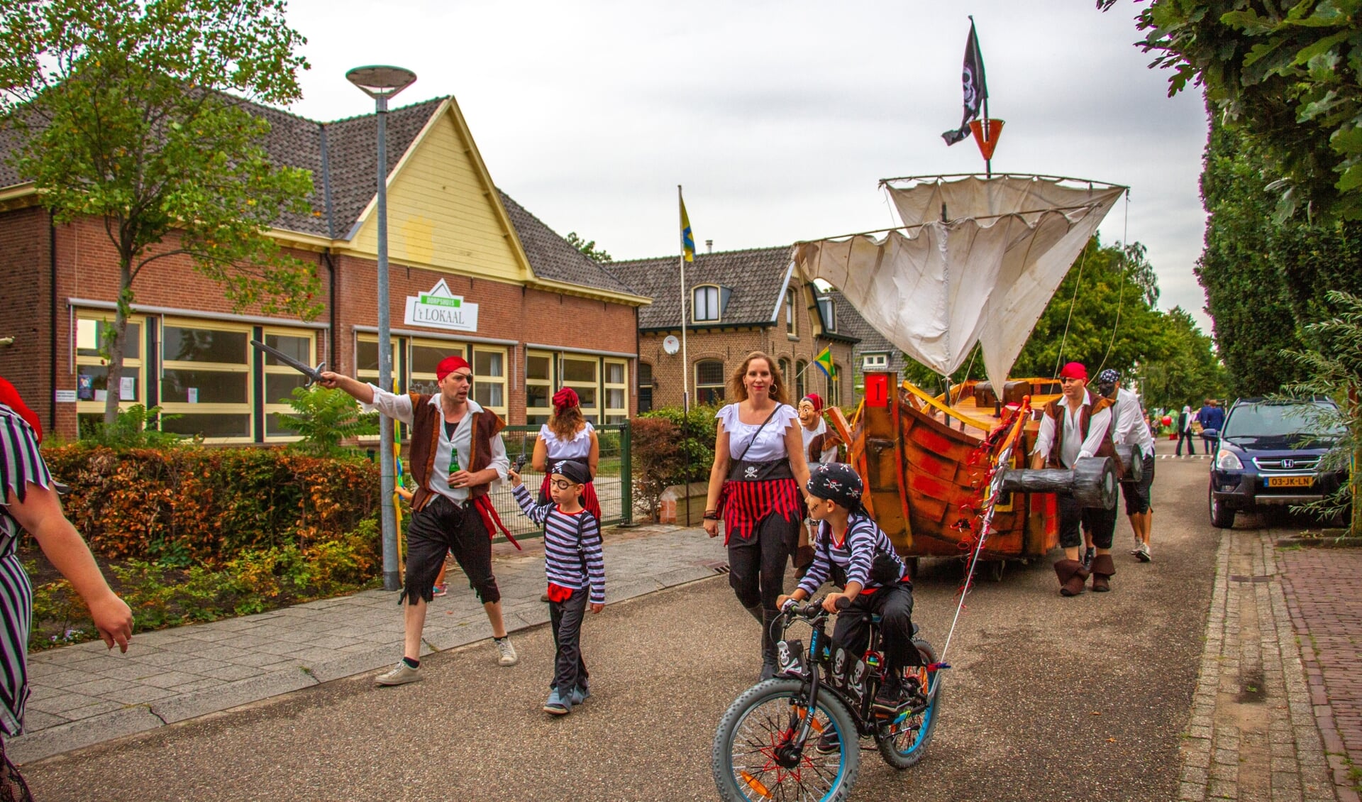 De Piraten behaalde de winst in de kermisoptocht van Olburgen-Rha. Foto: Achterhoekfoto.nl/Liesbeth Spaansen