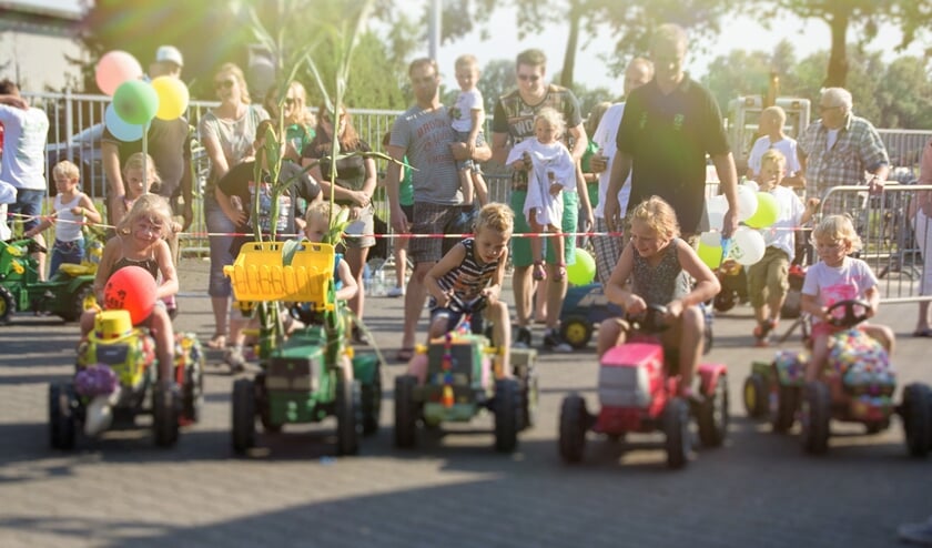 Deelnemers aan de Kramp Traptrekkerrace. Foto: archief Tractor Sterrit Lievelde