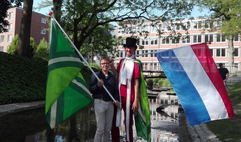 Henk Koskamp en Josef Räkers volgen de Berkel tot aan de bron. Foto: Hartmut Levermann