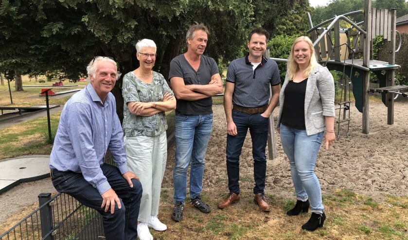 Van links naar rechts Kees Koolschijn, Jo Kloosters, Raph Schouten, Han ten Brinke en Anouk Meerbeek. Foto: PR