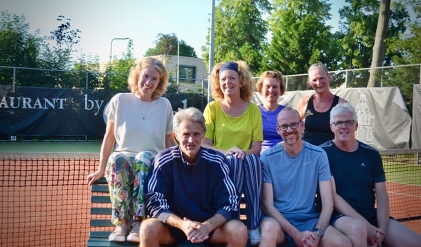 De organisatiecommissie, v.l.n.r.: Heleen Ritsma, Ageeth Koemans, Marijke de Rooij, Magda van der Wulpen zittend Berthold Breman, Edward Faber en Dinant Schot. Mark Fielt ontbreekt op de foto. Foto: PR