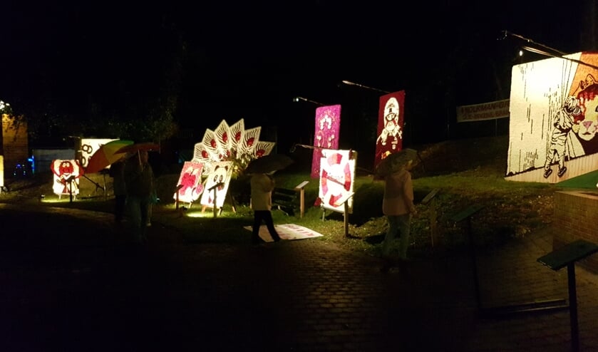 De bloemenpanelen stonden opgesteld bij de muziekkoepel. Foto: Mark Ebbers