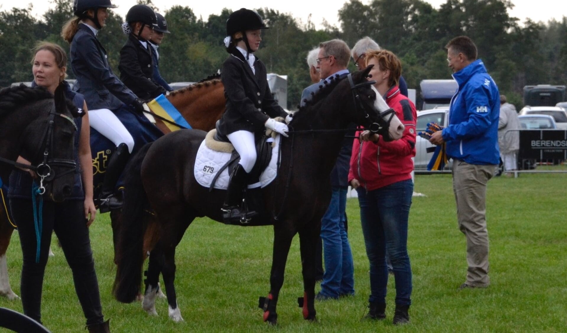 Feline Blikman werd met haar AB-pony L’ami Noir reservekampioen in de B-dressuur op het Gelders kampioenschap. Foto: Kristel Hissink
