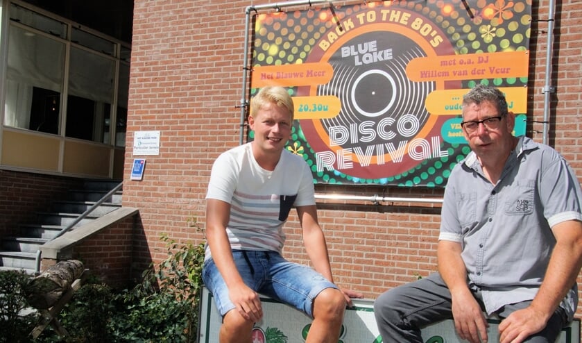 Ramon Radstaak en Ronnie Kraaijenbrink kijken uit naar de Disco Revival. Foto: Frank Vinkenvleugel