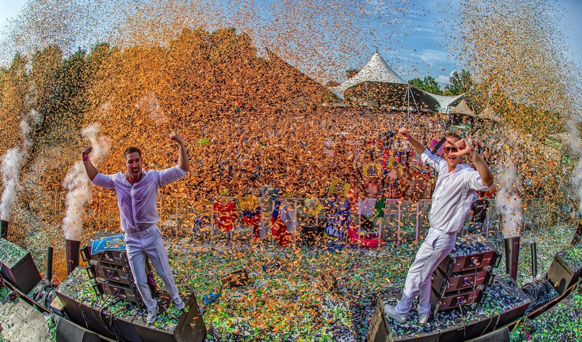Niels Koster (links) van het Nederlands DJ-Duo Frequencerz op Tomorrowland. Foto: PR 