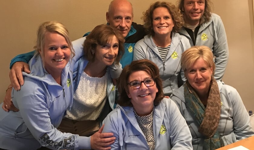 De DubbelBakker commissie, v.l.n.r.: (boven) Marga Bruinsma, Toos Jansen, Gerrit Stegeman, Miranda Voskamp, Ernst te Velthuis en (onder) Frederique Olthaar, Marjanne Grube. Foto: PR