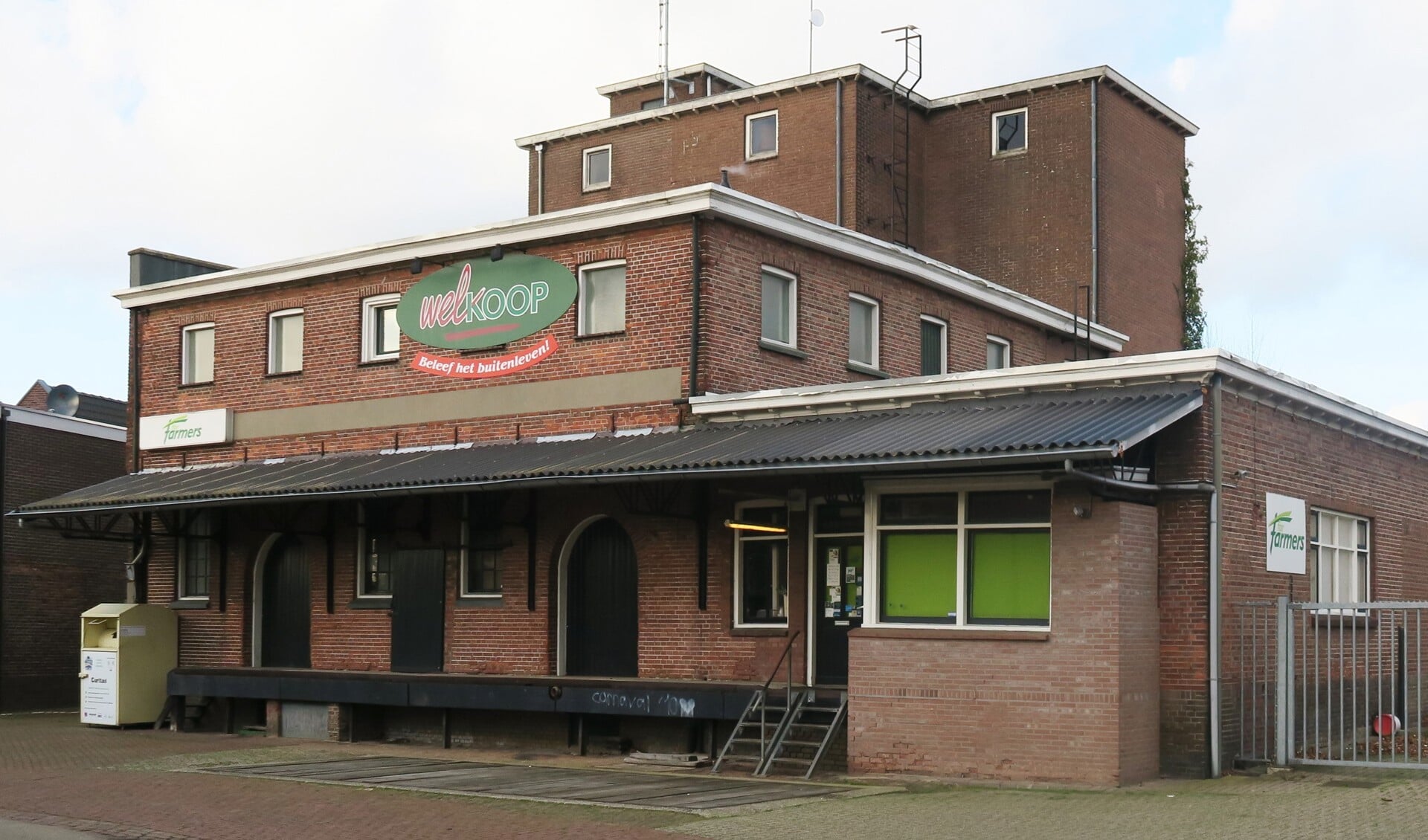 In en rond de oude Boerenbond komen appartementen en huizen voor starters. Foto: Theo Huijskes