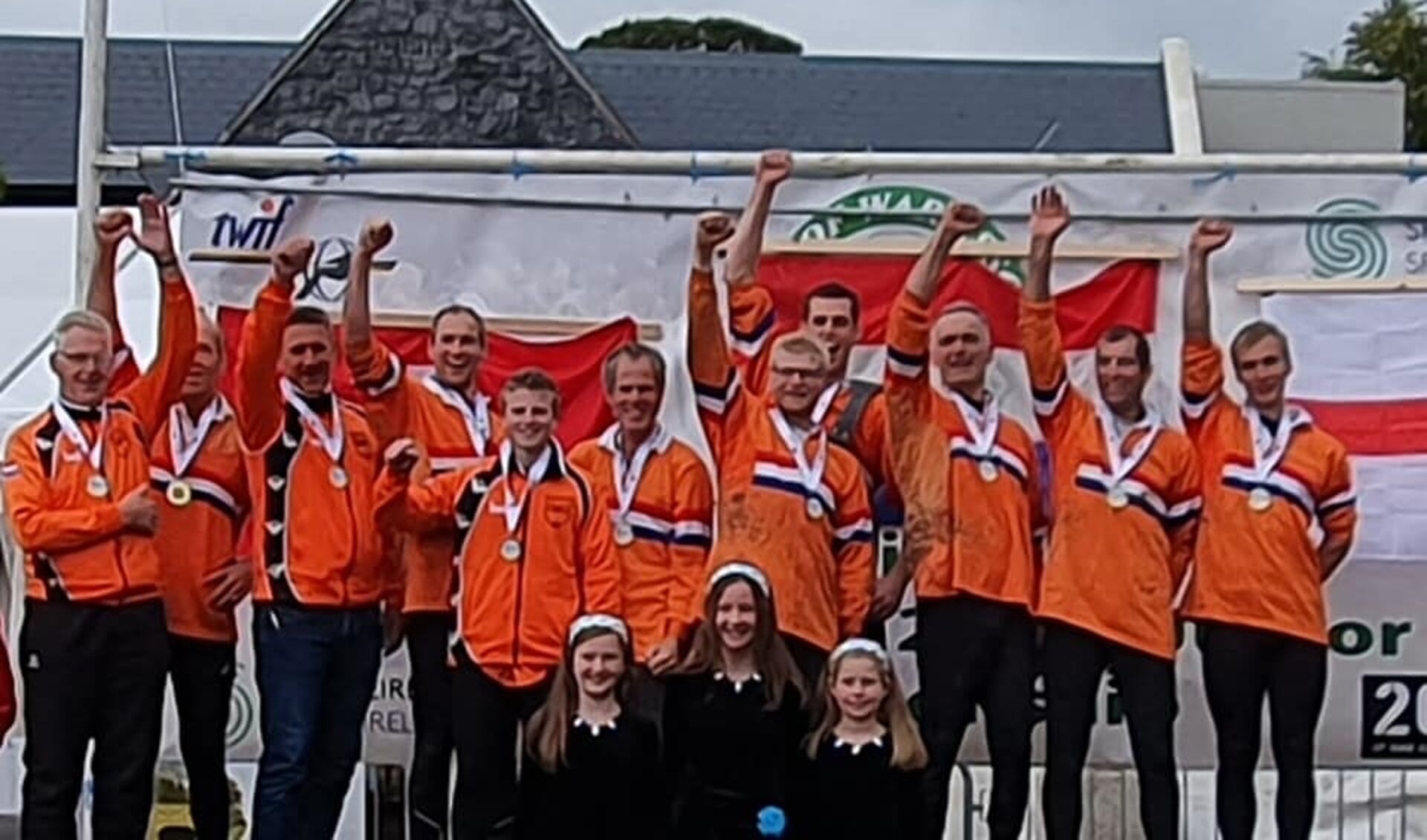 Het winnende 640 kg nationale team met als vijfde en zesde van links Richard Vliem en Ard Reinders van TTV Vorden. Foto: PR. 