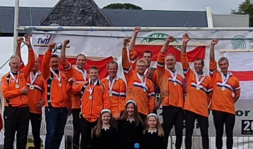 Het winnende 640 kg nationale team met als vijfde en zesde van links Richard Vliem en Ard Reinders van TTV Vorden. Foto: PR.