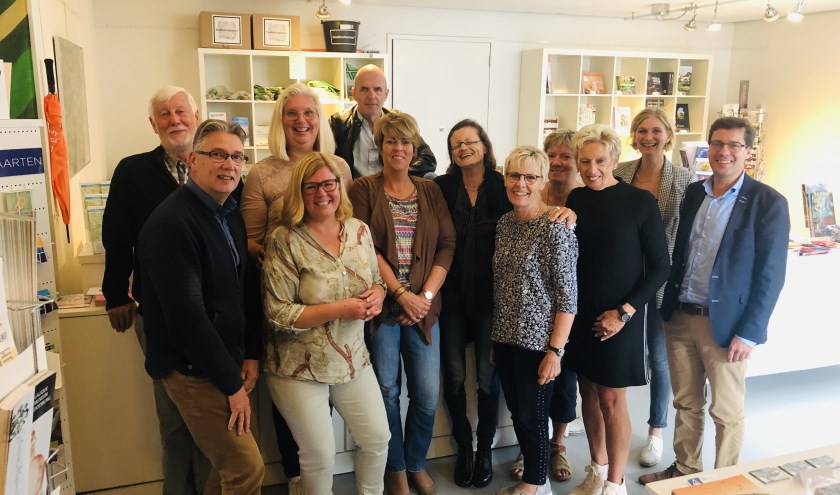 De vrijwilligers van de VVV Doetinchem werden bedankt door wethouder Henk Bulten. Foto: PR