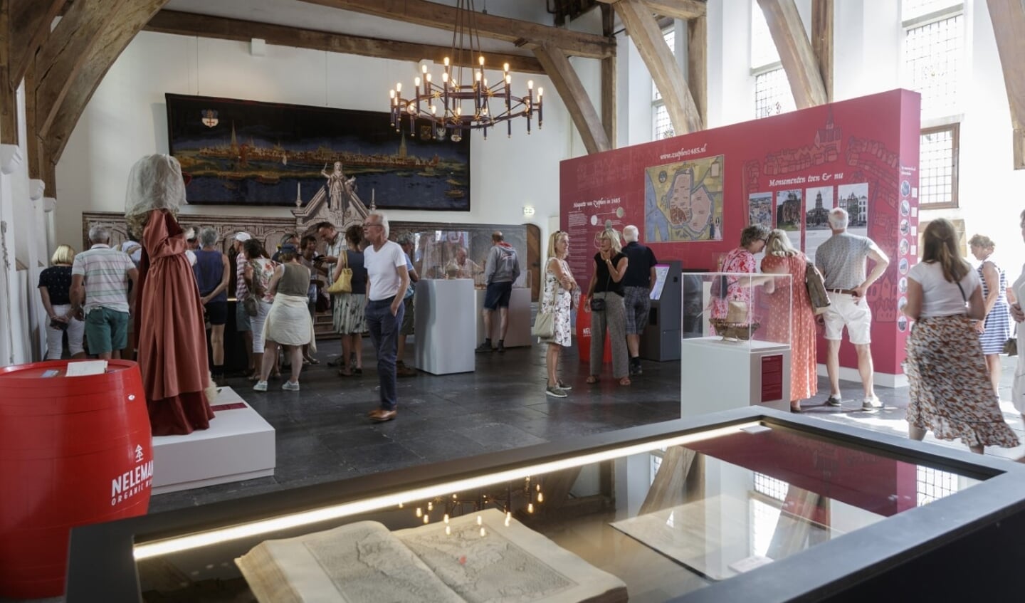 De tentoonstelling In de voetsporen van de Hanze trok veel belangstelling. Foto: Patrick van Gemert/Zutphens Persbureau