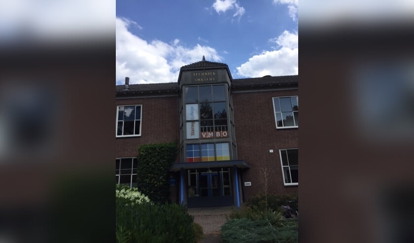Het gebouw van het Staring College aan de Herenlaan in Borculo. Foto: PR