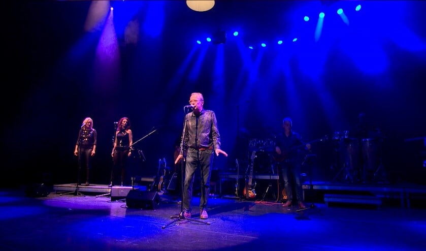 Erik Hagelstein en zijn Joe Cocker tribune band. Foto: still uit de promofilm van Patrick Spoel