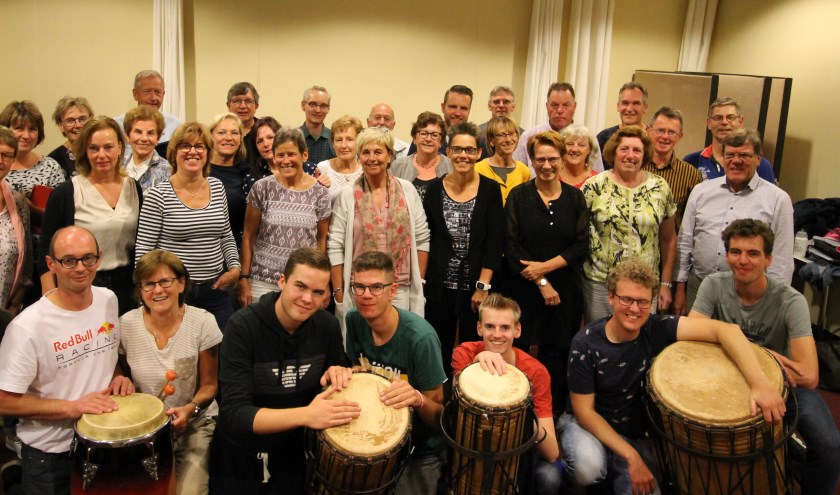 Koor Weerklank samen met KNAP Percussie in Het Barghse Huus. Foto: PR