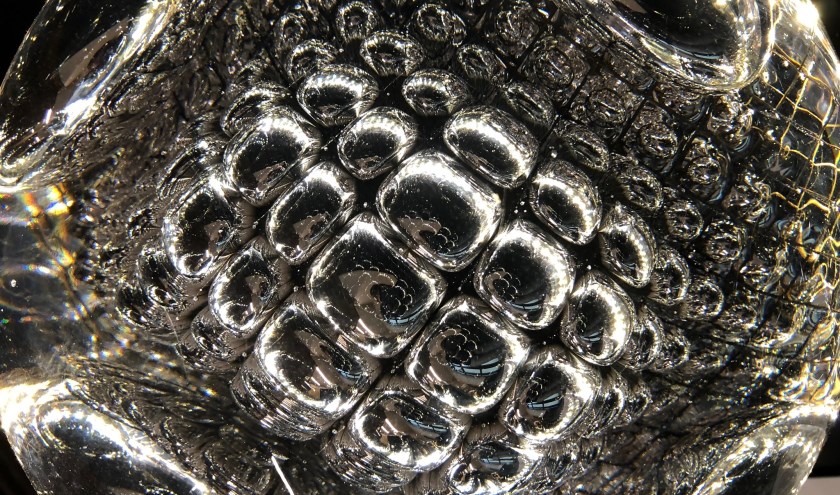 Arnout Visser, Explosion Spheres, glas, jaartal. Foto: PR