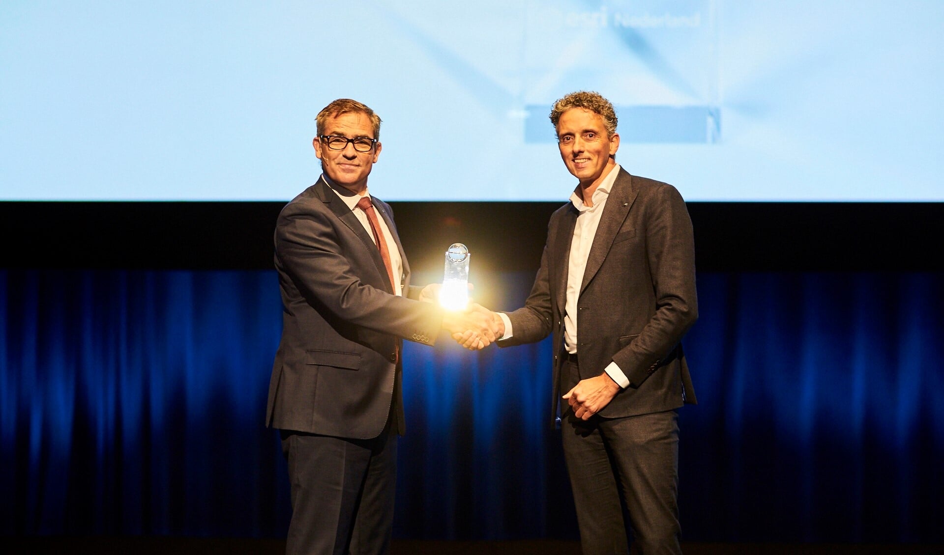 Rudi Gerard van het WRIJ ontvangt de award. Foto: PR