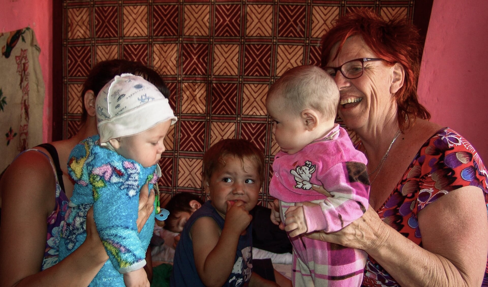Alie Zieverink op bezoek in het weeshuis. Foto: PR