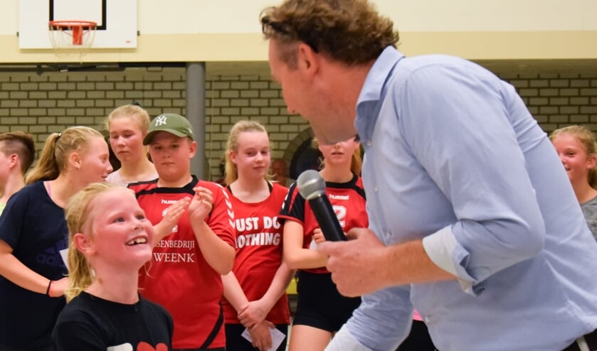 Laura Oldenhave en voorzitter Rein Bruinsma. Foto: Gerhard Weevers