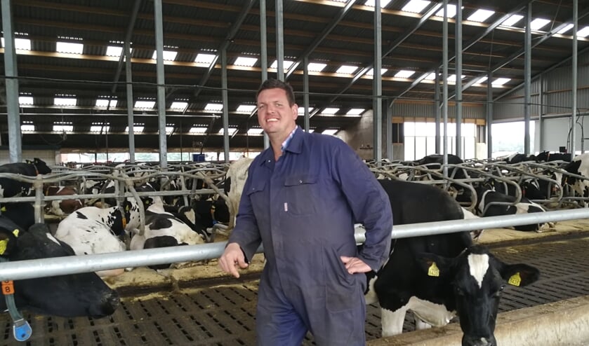 Ronald Nieuwenhuis in de nieuwe stal. Foto: Rob Weeber
