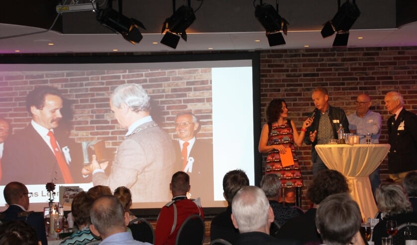 Marlies Claasen in gesprek met oud-voorzitter Laurens Leemreize. Foto: Dinès Quist