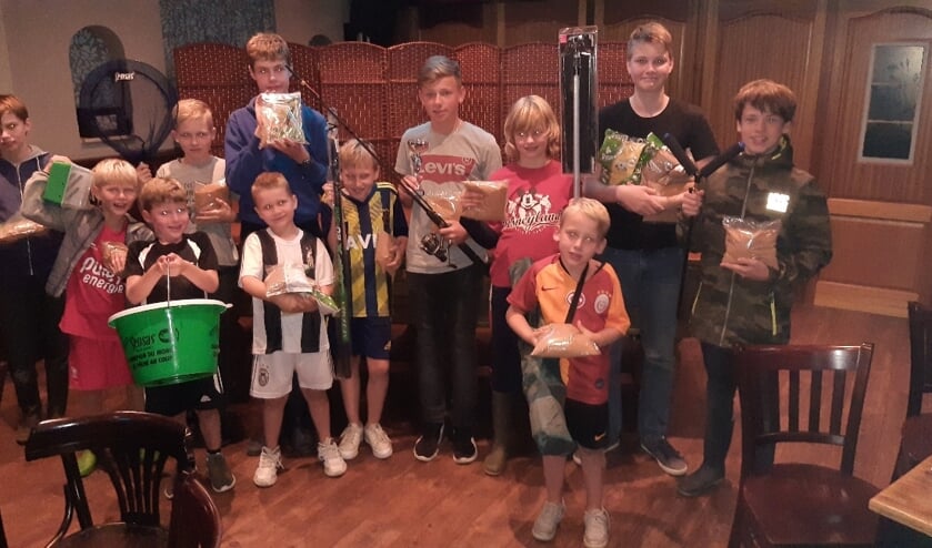 De deelnemers met hun prijzen. Foto: PR