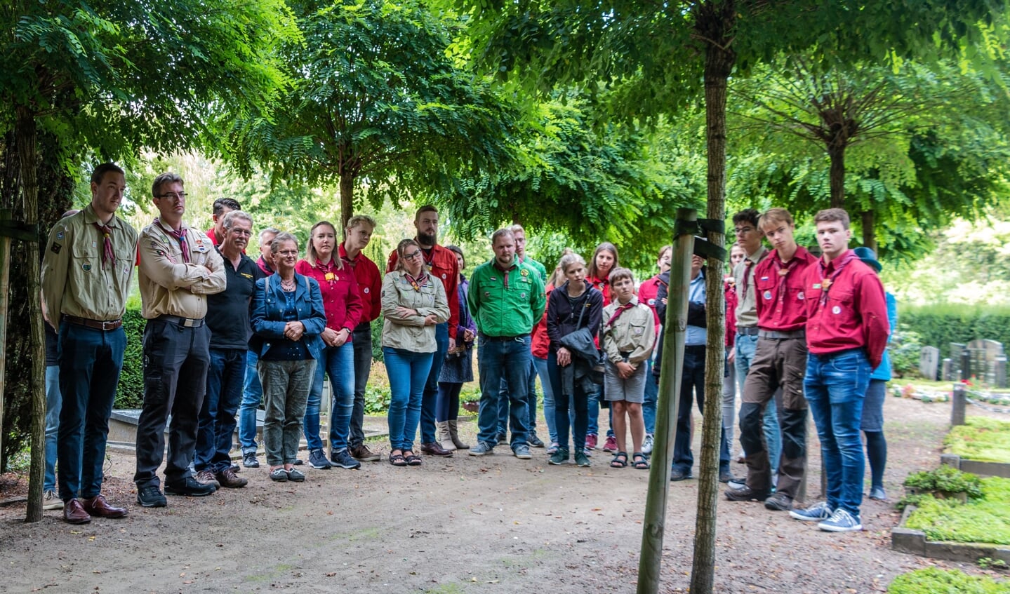 Scoutinggroep van Rhiebeek tijdens de herdenking. Foto: Henk Derksen
