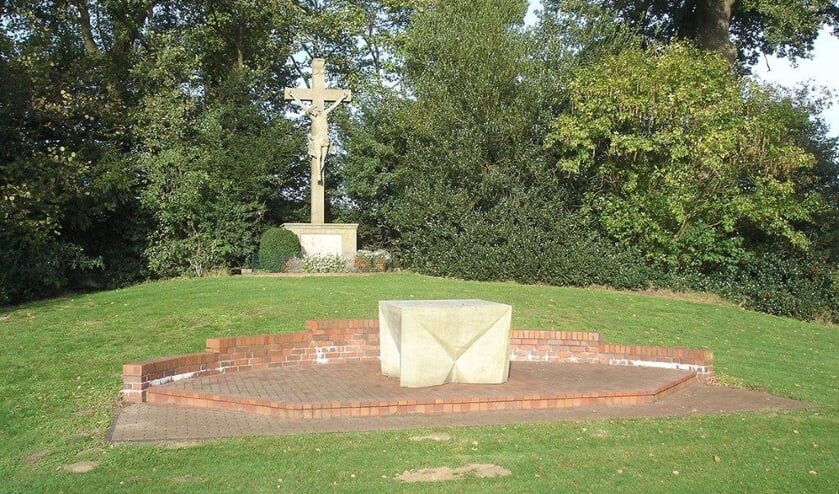 Het herdenkingskruis, dicht bij de plaats van de Kreuzkapelle. Foto: PR