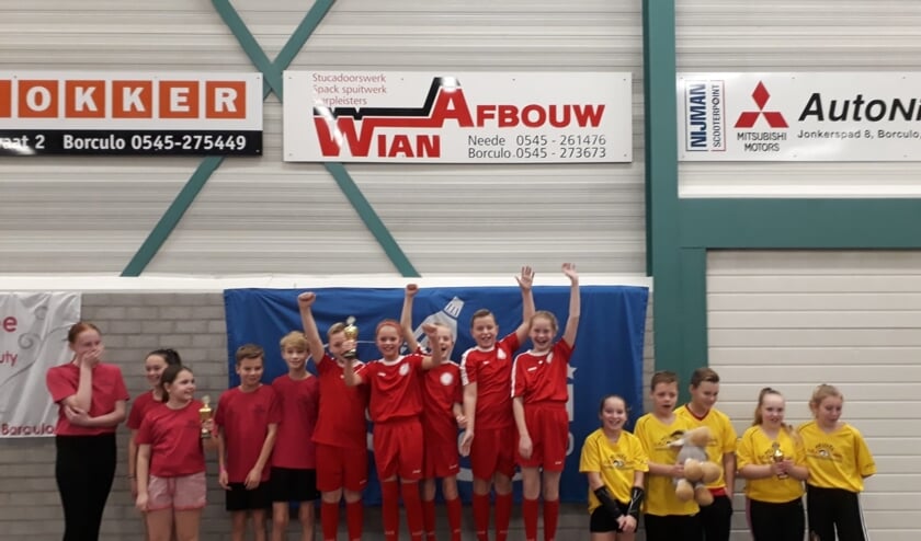 Het podium bij de teams uit groep 8. Foto: PR