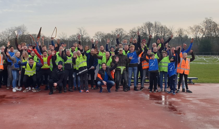 Het peloton van AVA'70 is klaar voor het rapen van de kerstbomen. Foto: Dick Lubbers