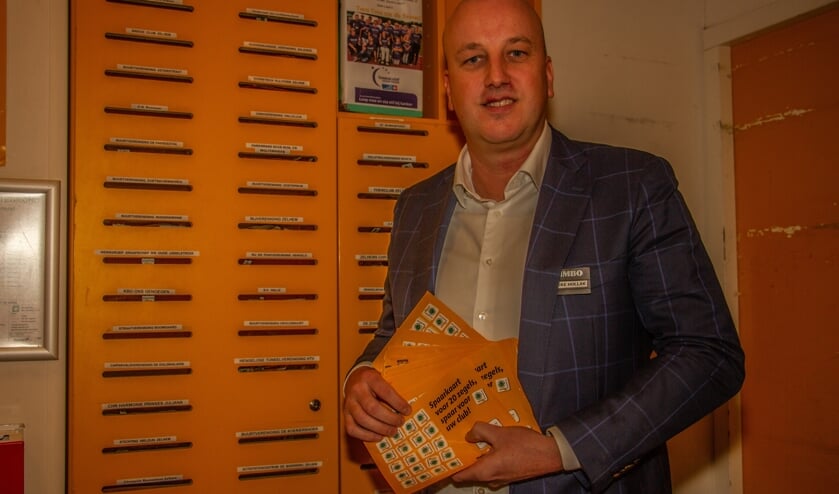 Bouke Hollak is trots op het recordbedrag, opgebracht door Jumbo sponsorzegels. Foto: Liesbeth Spaansen