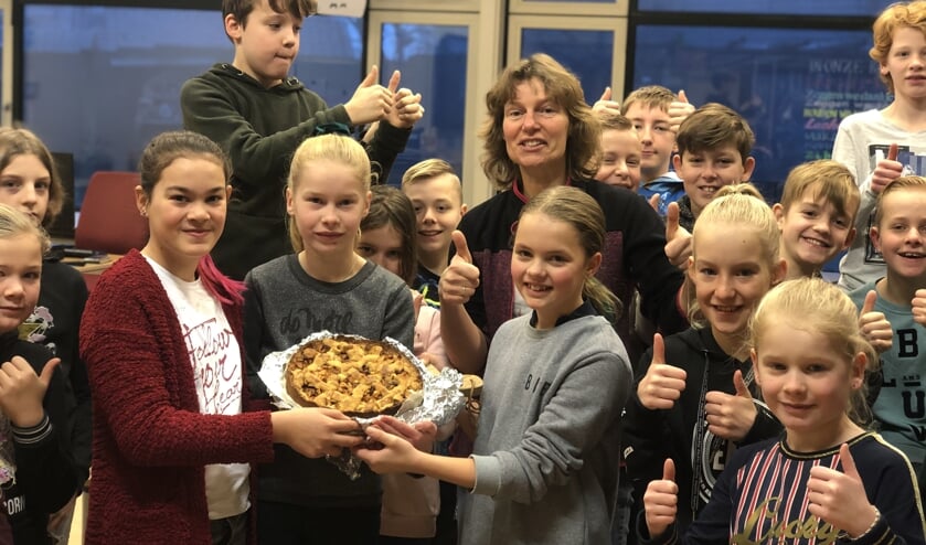 Amy, Lieke en Wenke bakken voor Australië. Foto: PR