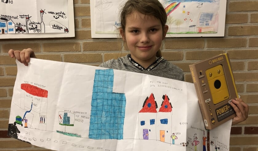 Nikki Nijenhuis wint tekenwedstrijd Duurzaam Winterswijk. Foto: PR