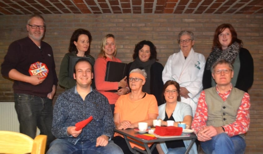 De cast van 'Een kuuroord vol met stress'. Foto: PR Tof Volk