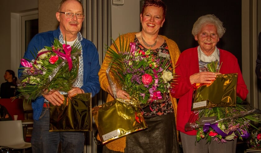 Genomineerde vrijwilligers Appie Krijt en Thea Lebbink, en vrijwilliger van het jaar Annie Steenkamp. Foto: Achterhoekfoto.nl/Liesbeth Spaansen