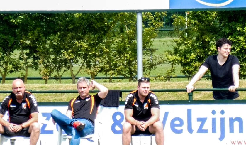 Mark Severin (m.) nieuwe hoofdtrainer SV Basteom. Foto: PR
