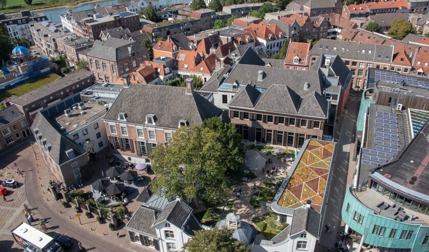 Bovenaanzicht van onder andere het Hof van Heeckeren. Foto: Willem Feith