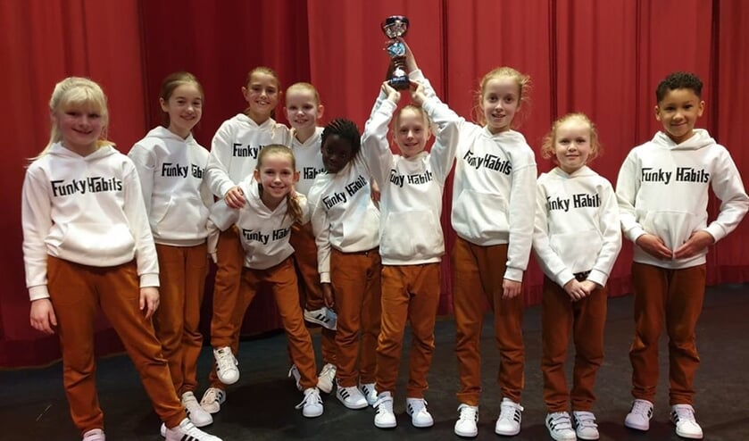 Funky Habits met behaalde prijs. Foto: PR Penta Winterswijk