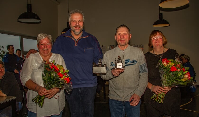 De jubilarissen en hun echtgenotes: Paul en Miranda Rutten (l.) en Henk en Astrid Wissink. Foto: Liesbeth Spaansen