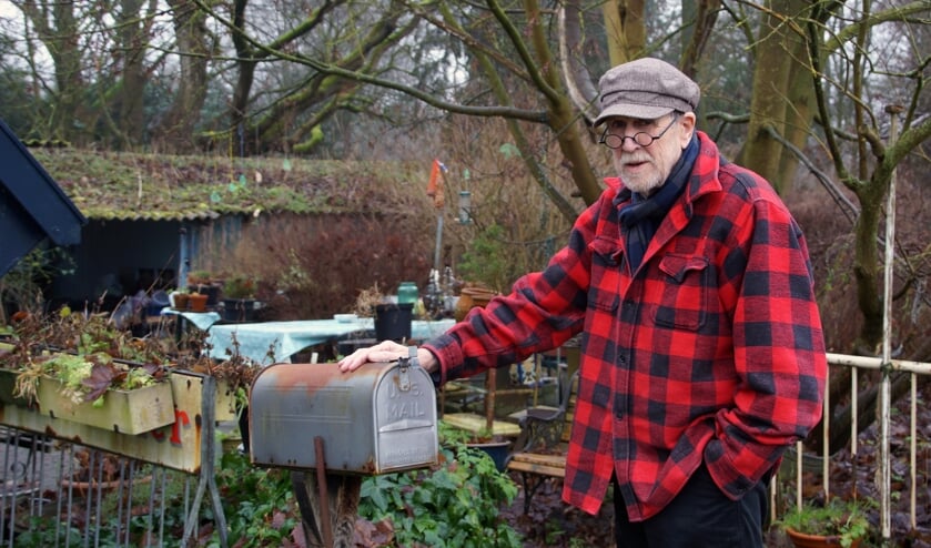 A.L. Snijders bij zijn woning in Klein Dochteren. Foto: Gerwin Nijkamp