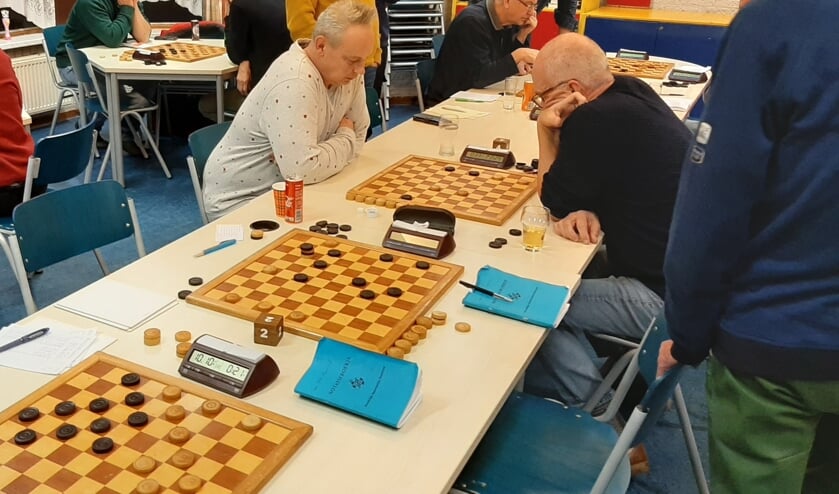 Wim (rechts) is dicht bij zijn zege. Foto: PR