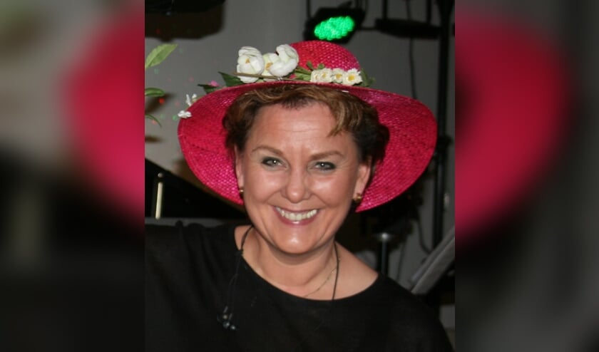Rita Oldenhave treedt op bij de Seniorenvereniging. Foto: Marijke Cornelis