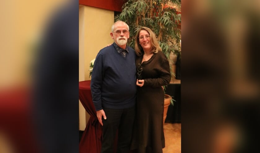 De jubilarissen Yvonne Beeftink en Evert Hiddink. Foto: Bertus Menkveld