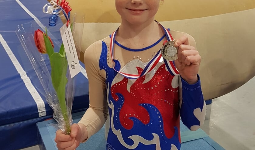 Merel is trots op haar welverdiende zilveren medaille. Foto: PR