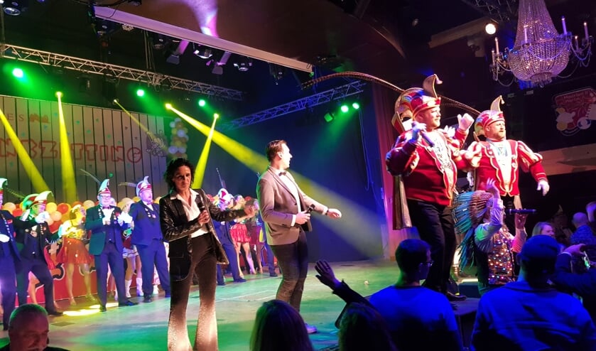 De grande finale met een uitzinnige Prins Edwin en Adjudant Robbie.