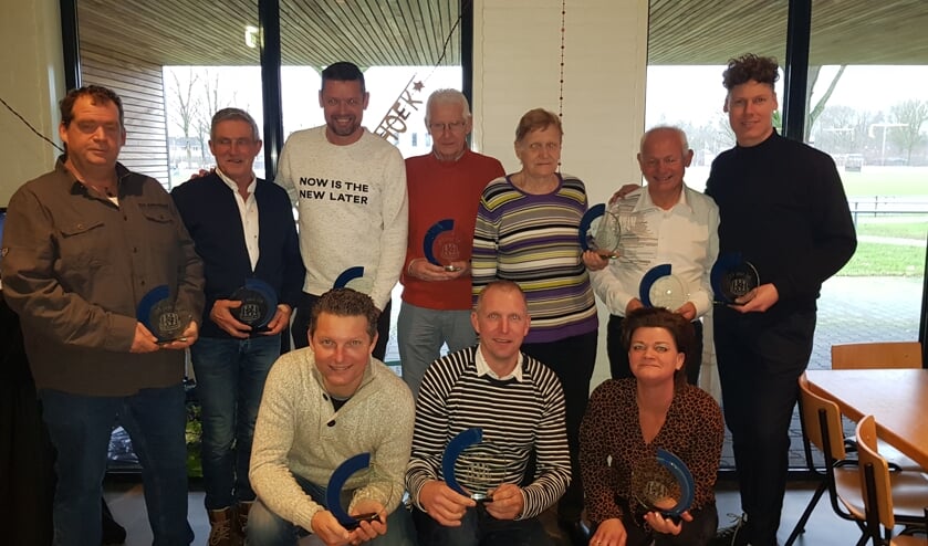 De jubilarissen van s.v. Steenderen en v.v. Baakse Boys, nu samen SV Basteom. Huub van den Berg ontbreekt op de foto. Foto: PR